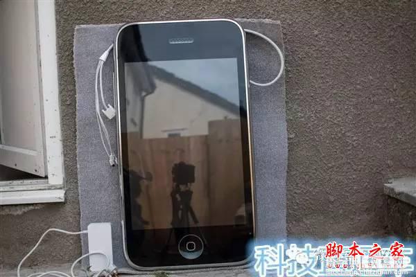 你肯定没见过有苹果30寸的巨型iPhone 3G！5