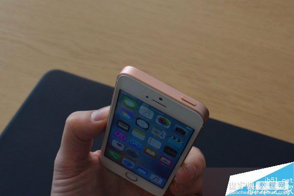 苹果iPhoneSE真机上手图赏 外观和iPhone5S一个样7