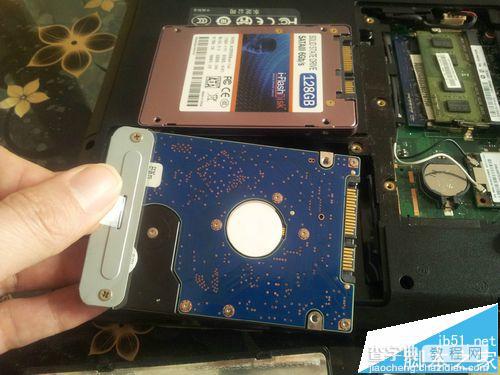 笔记本电脑怎么更换SSD并将光驱位改为机械硬盘位?6