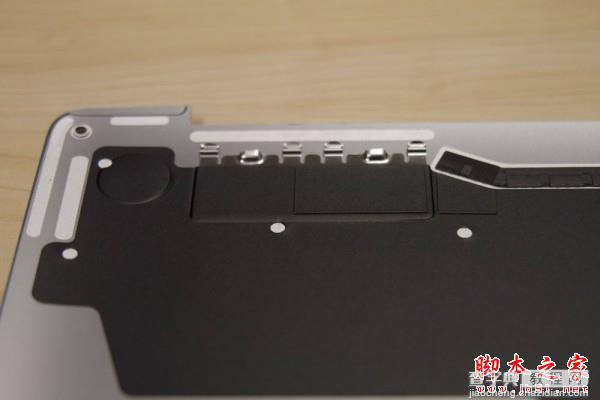 苹果13英寸全新MacBook Pro拆机图文详解教程 SSD可更换11