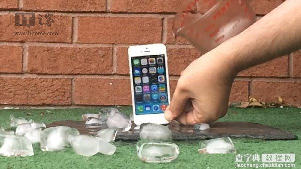 iphone5s冰桶挑战顺利通过 三星被网友鄙视（冰桶挑战视频）1