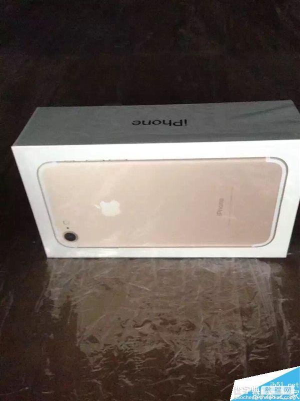 苹果iPhone 7包装盒曝光:几代最难看的包装盒1