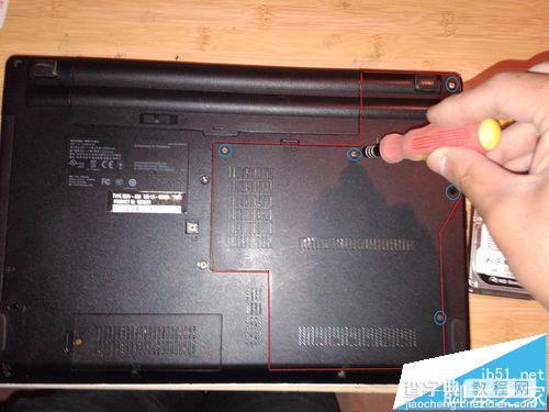 thinkpad e40笔记本怎么拆机更换硬盘?5