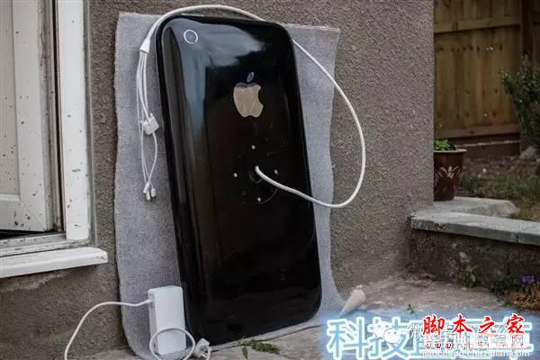 你肯定没见过有苹果30寸的巨型iPhone 3G！6