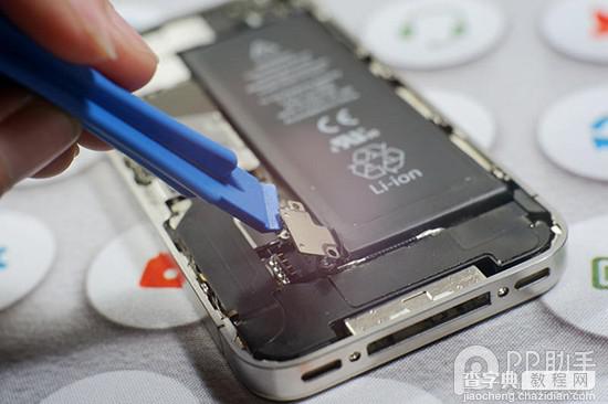 手把手教你更换iPhone4s电池教程10