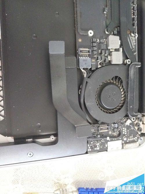 macbook air笔记本怎么拆机更换键盘?11