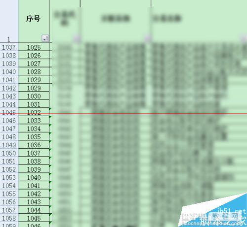 多行Excel中怎么插入行时保持表格编号连续？1