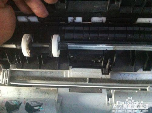 打印机不进纸怎么办？惠普2055d手动更换搓纸轮分页器的教程10
