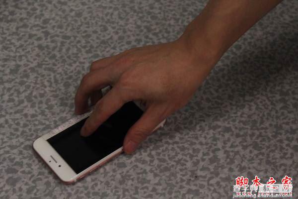 iphone7质量怎么样？苹果iPhone7的十万个虐待测试12