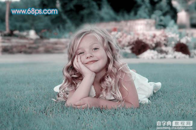 Photoshop将绿地上的儿童照片调成柔美的中性青红色6