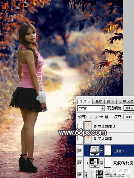 Photoshop调出暗调深秋色树林路边的人物图片29