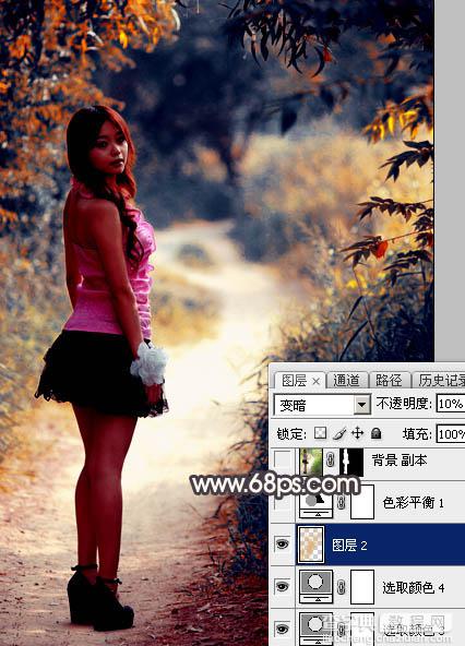 Photoshop调出暗调深秋色树林路边的人物图片22