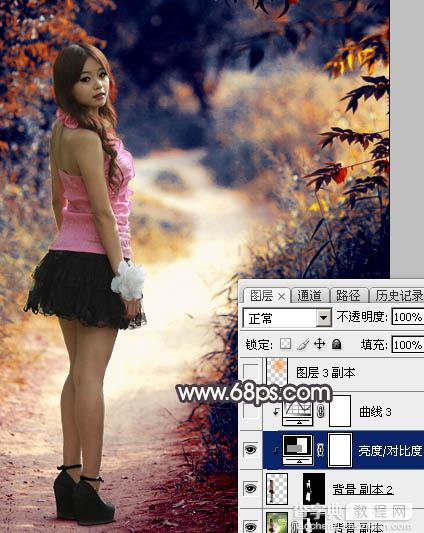 Photoshop调出暗调深秋色树林路边的人物图片27