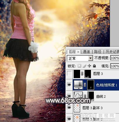 Photoshop调出暗调深秋色树林路边的人物图片36