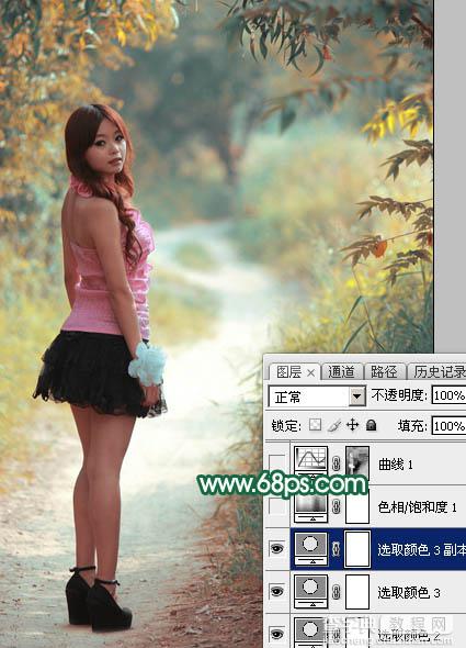 Photoshop调出暗调秋季青红色树林人物图片14