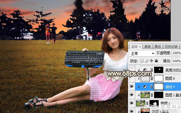 Photoshop调制出暗调黄褐色霞光草坪上人物图片24