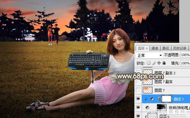 Photoshop调制出暗调黄褐色霞光草坪上人物图片29