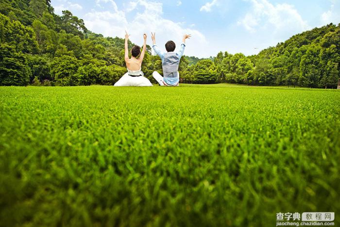 Photoshop调出灿烂的秋季晨曦色草地上的情侣图片1